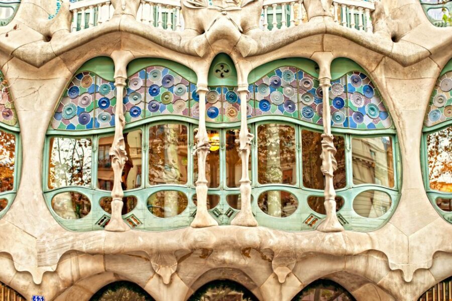 Private Barcelona Modernism and Gaudí Walking Tour - The Modernisme Cast Beyond Gaudí: Domènech i Montaner and Puig i Cadafalch