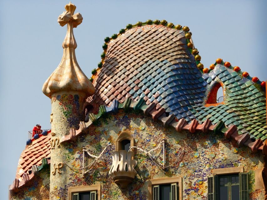 Private Barcelona Modernism and Gaudí Walking Tour - Casa de les Punxes and Palau Montaner: Finishing with More “How Did They Do That?”
