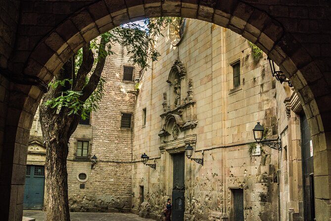 Private Barcelona Old Town Walking Tour: Gothic Quarter & Born - Starting at Passeig de Gràcia: where your old-town day makes sense