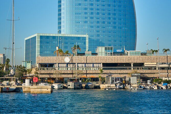 Private Boat Trip in Barcelona with Snacks and Drinks - Price and value: when $512 per group makes sense