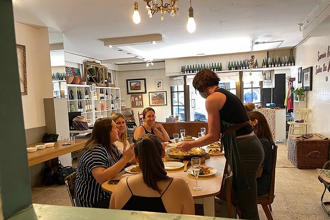Private Cava Sabrage and Paella Class in Barcelona - Why cava sabrage plus paella works so well in Barcelona
