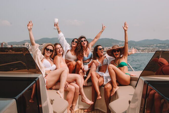 Private Charter in Catamaran Alexa by Barcelona 12 pax 2/4/8 HS - Onboard Comfort: Restroom, Snacks, Drinks, and the Day’s Pace