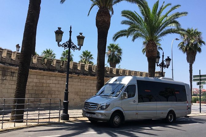 Private Customized Barcelona Tour by Mercedes VIP Bus and Personal Expert Guide - Las Ramblas, but with a real plan (10 minutes)