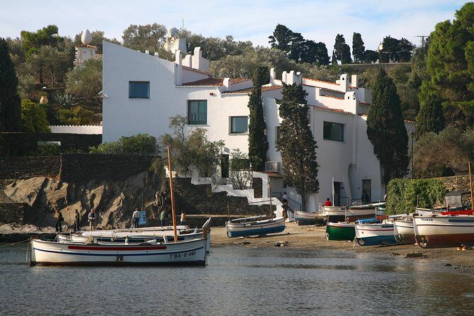Private Dalí Museum and Tour from Barcelona - Private car, real time savings: how this Barcelona pickup feels