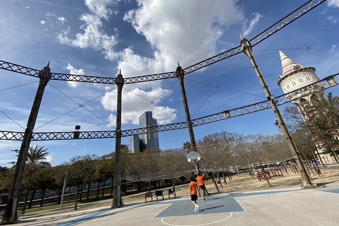 Private electric bike tour - Discovery of Barcelona - Getting set up: meeting point and bike confidence