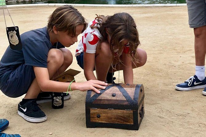 Private Family Treasure Hunt | Guided, fun & 100% Offline | Xventura Barcelona - Small gift at the end: a finish kids notice