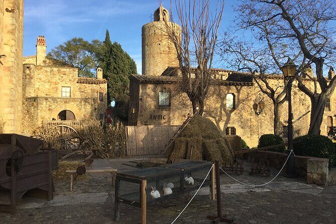 Private Full-Day Girona GOT and Costa Brava Tour - Eiffel Bridge in Girona: Pont de les Peixateries Velles and the Onyar River