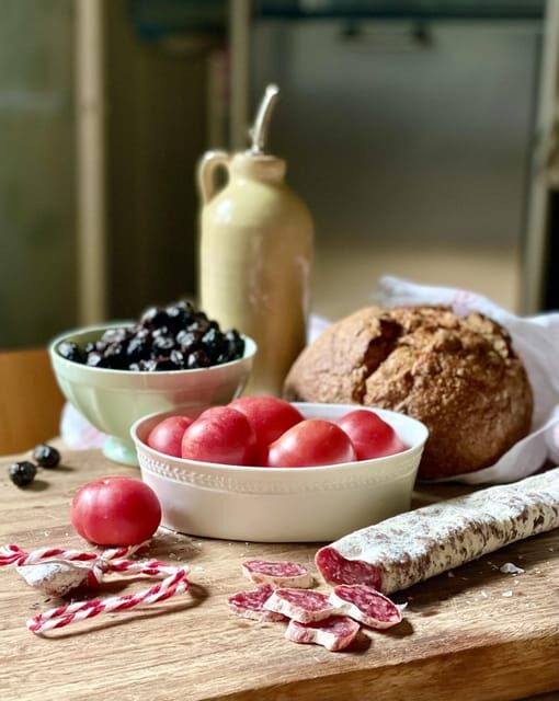 PRIVATE GASTRONOMIC EXPERIENCE IN A LOCAL HOME - The Starter: Bread With Tomato, Olive, and Catalan Sausage