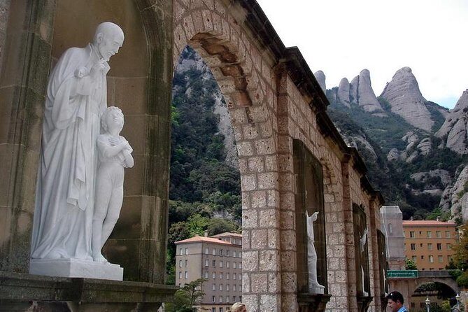 Private Montserrat with Lunch and Wine Tasting from Barcelona - Private minivan pickup from Barcelona for a stress-free day