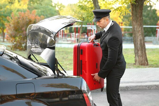Private One-way Airport Transfer Barcelona Airport to Barcelona - Communication, English, and Service Expectations