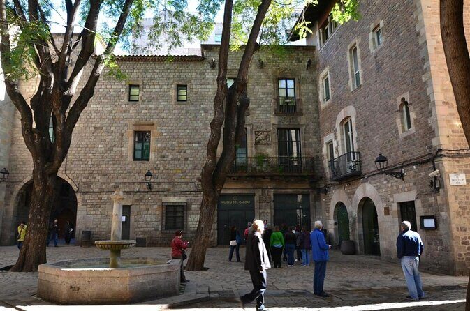 Private Photography Walking Tour with a Local - Stop by stop: building Barcelona photo stories, not just pictures