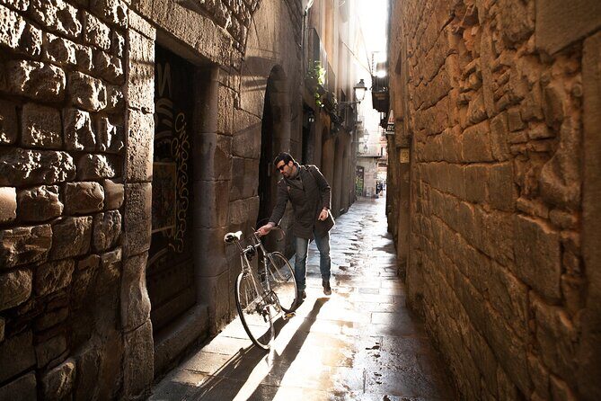 Private Religious Tour: Sagrada Familia, Romans & Jewish Quarter - Meeting point at Plaça Nova: getting oriented fast