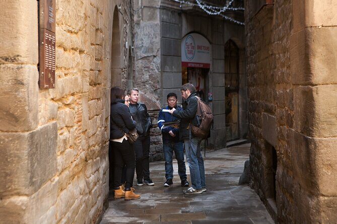 Private Religious Tour: Sagrada Familia, Romans & Jewish Quarter - Catedral details and Sant Felip Neri Square’s baroque story