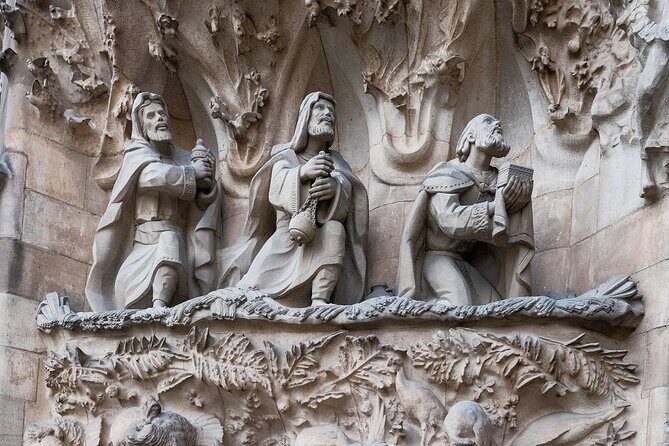 Private Sagrada Familia Guided Tour with Skip the Line Ticket - Small-group listening: radio guide system and the pace that keeps you sane