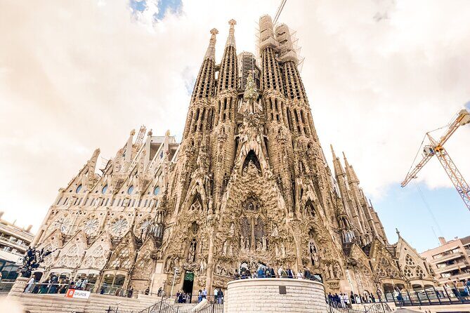 Private Sagrada Familia Guided Tour with Skip the Line Ticket - Price and value: is $221.08 worth it?