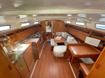 Private Sailing Boat - Boat Size and Group Comfort (Up to 11 People)