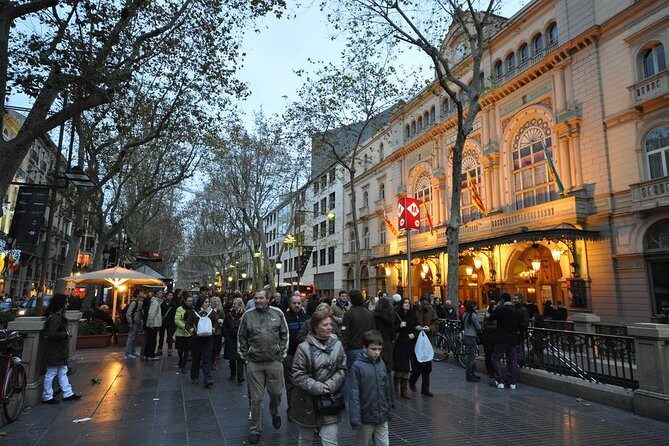 Private Sightseeing in Barcelona By Night - Comfort and value: what you’re really paying for