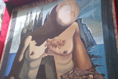 Private tour: Dali Museum and Girona from Barcelona - Dalí Theatre-Museum: making strange art make sense in 2 hours
