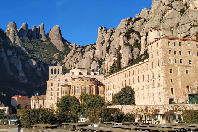 Private Tour to Montserrat with a specialized local guide - Hotel pickup in Barcelona: the easy start that protects your time