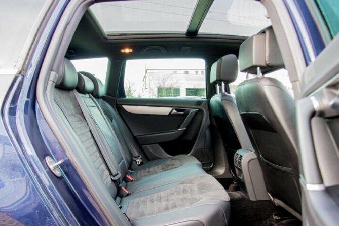 Private Transfer from Salou, PortAventura to Airport Barcelona - Private door-to-door service between Salou and Barcelona Airport