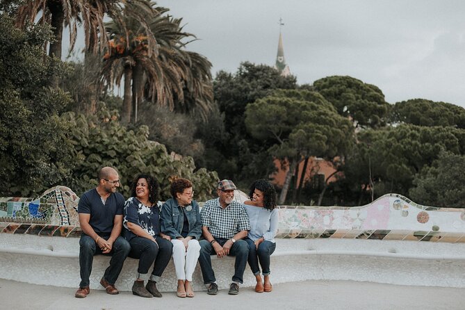 Private Vacation Photography Session with Local Photographer in Barcelona - Parc de la Ciutadella: a calmer finish for group portraits