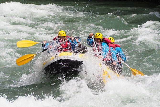 Rafting Llavorsi-Sort, 18km, 9.30 am - Suit Up Like a Pro: What You Wear and What You Bring