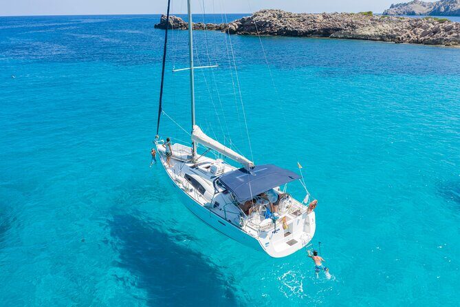 Refreshing Private Sailing Tour in Barcelona (max 11 persons) - What’s actually on board (snacks, drinks, and cushions)