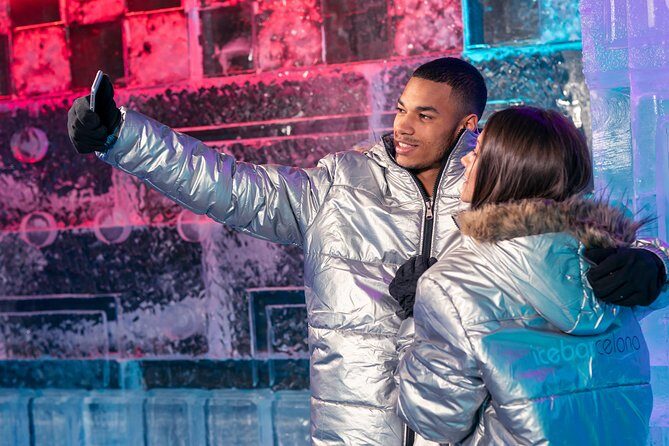 Romantic Pack at Icebarcelona - Icebarcelona’s one stop: hand-carved sculptures and the warmth of the jackets