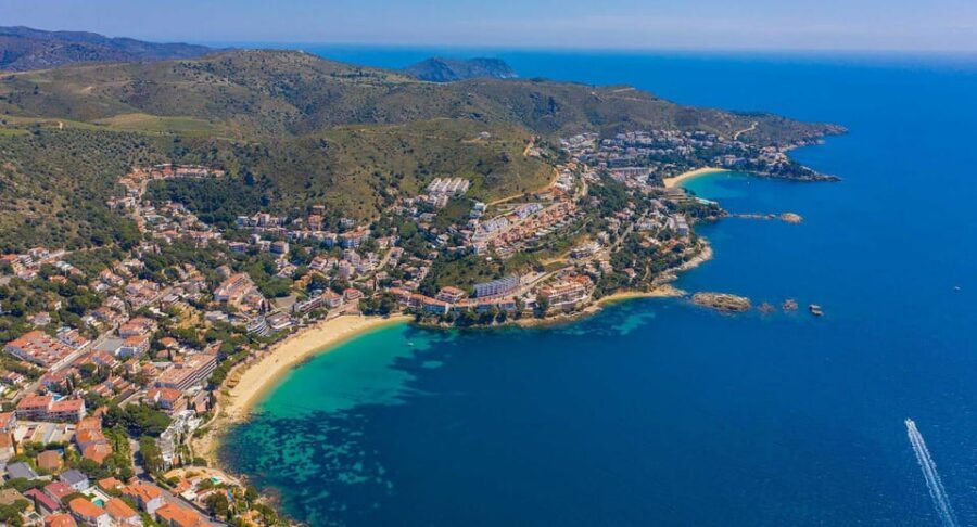 Roses: Rent the boat and live an unforgettable experience - Duration and schedule: 4 to 8 hours means real choices