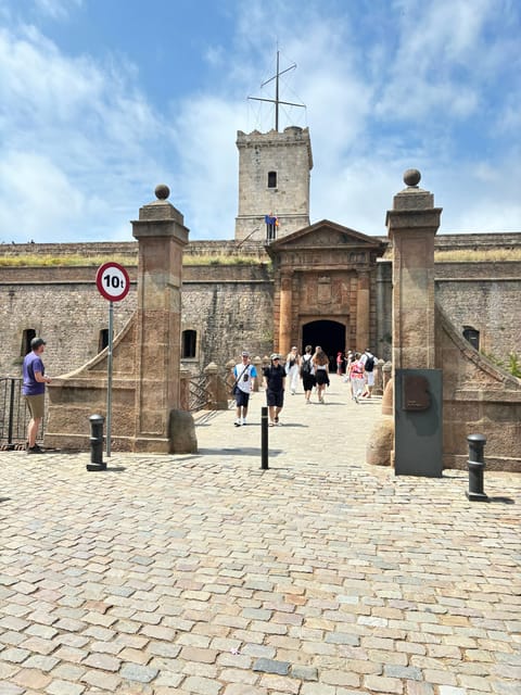 Running tour: Keep fitness & explore Barcelona - Landmark stops: Montjuïc Castle, the National Palace area, and the Olympic Stadium zone