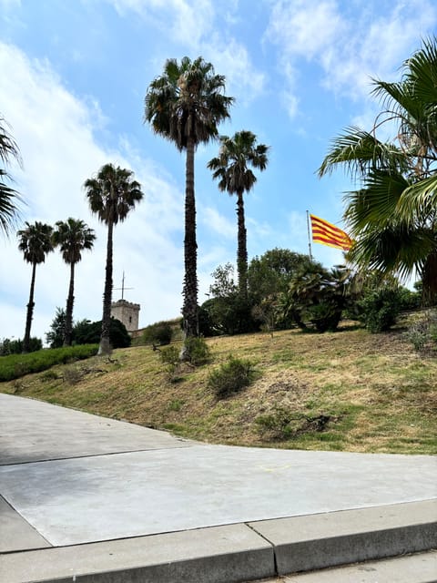 Running tour: Keep fitness & explore Barcelona - Guide quality and small-group magic (up to 5)