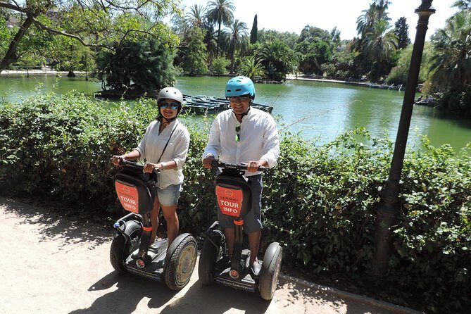 Sagrada Familia - 2H Segway Tour - Arco di Triomfo: The Gateway Moment at the Edge of Old Town