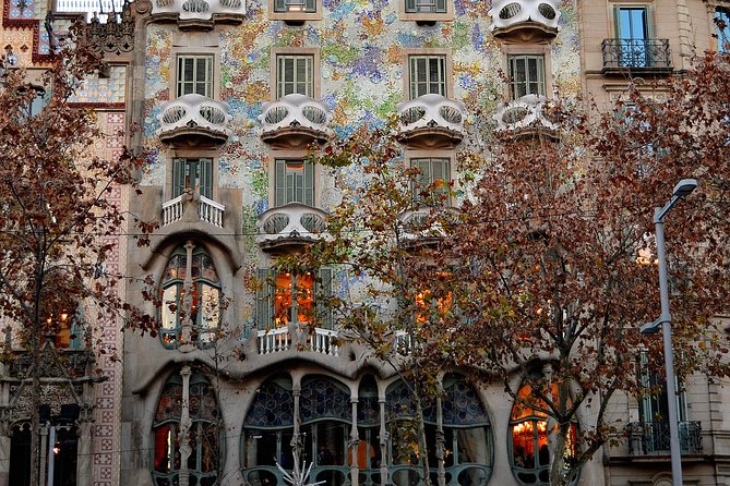 Sagrada Familia and Barcelona Highlights: Private Guided 4-Hour Driving Tour - Price and value: what $207 buys, and what you may pay extra