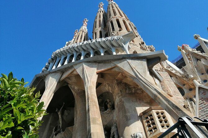 Sagrada Familia and Park Guell Guided Tour with Transport - Skip-the-Line Tickets and a Mobile Ticket: Practical Value