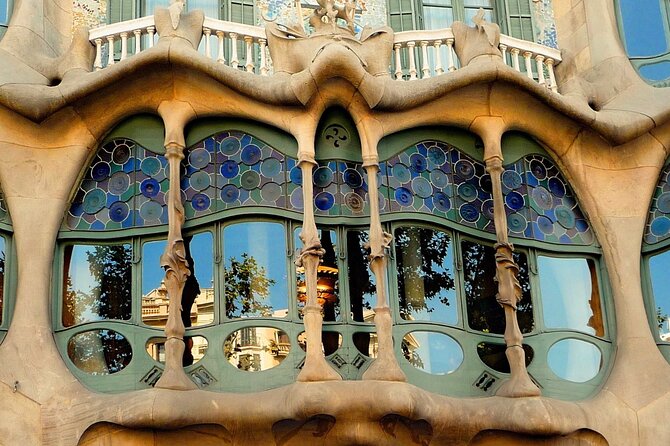 Sagrada Familia & Barcelona Small Group Tour with Hotel Pick-up - Passeig de Gràcia: Gaudí façades from the street to your camera roll