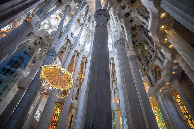 Sagrada Familia Evening Private Tour with Expert Guide - Private Tour vs Small-Group: Who This Format Fits Best