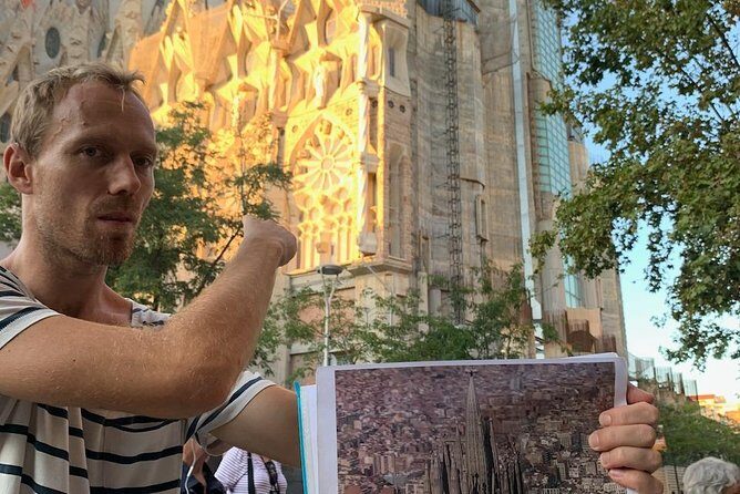 Sagrada Familia Exterior Free Tour: Stories, Secrets & Symbolism - Practical tips so you get the most from the 2:00 pm walk