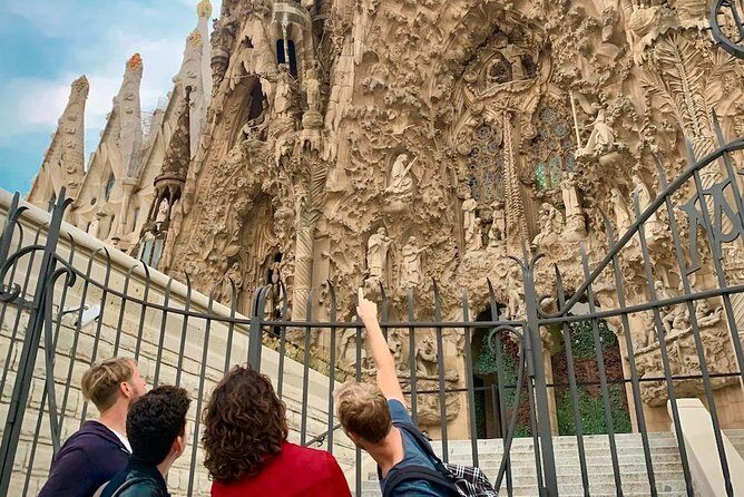 Sagrada Familia Exterior Free Tour: Stories, Secrets & Symbolism - Meeting Point, timing, and how the pay-what-you-like model fits