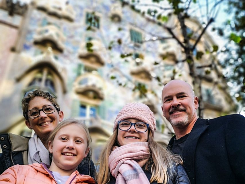 Sagrada Familia & Gaudi Guided Tour Private or Small Groups - What Sagrada Família teaches you if you start with this walk