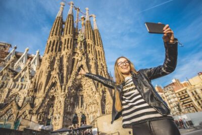 Sagrada Familia & Gaudi Guided Tour Private or Small Groups - Where to meet near the Ramblas and start your walk
