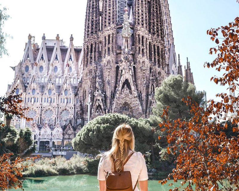 Sagrada Familia & Gaudi Guided Tour Private or Small Groups - Palace of Catalan Music to Passeig de Gràcia: switching gears
