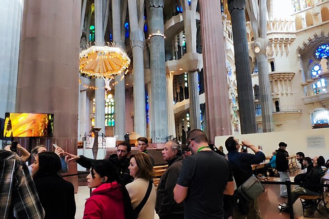 Sagrada Familia Guided Tour & Skip the Line Ticket in Barcelona - Why skip-the-line priority access matters at Sagrada Familia