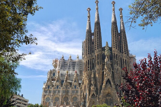 Sagrada Familia Guided Tour & Skip the Line Ticket in Barcelona - Headsets and hearing clearly: the small detail that changes everything