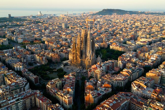 Sagrada Familia Guided Tour & Skip the Line Ticket in Barcelona - Priority access plus the guide: value for your time, not just your wallet