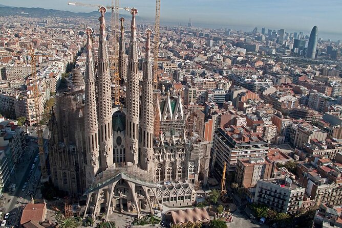 Sagrada Familia Guided Tour & Skip the Line Ticket in Barcelona - Meeting at McDonald’s on Carrer de Provença: simple, but plan to be early