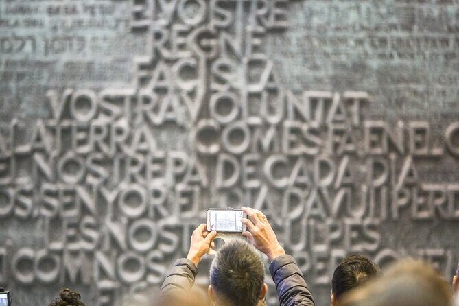 Sagrada Familia guided Tour with a German-Speaking Guide - Meeting Point by Carrer de Sardenya: Easy Start, Clear Beginning