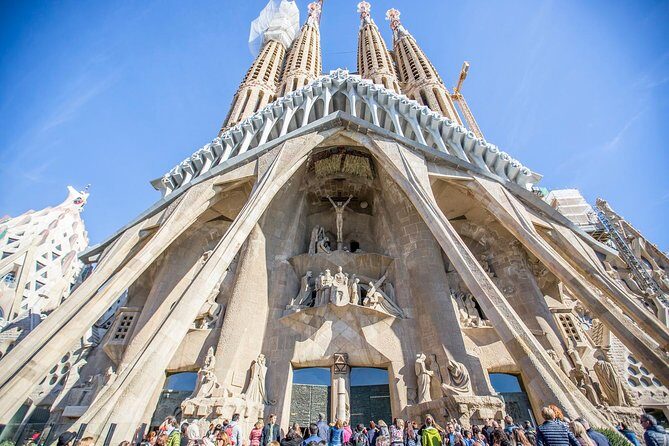 Sagrada Familia guided Tour with a German-Speaking Guide - Security and Dress Code: The Two Things That Can Cost You More Than the Line