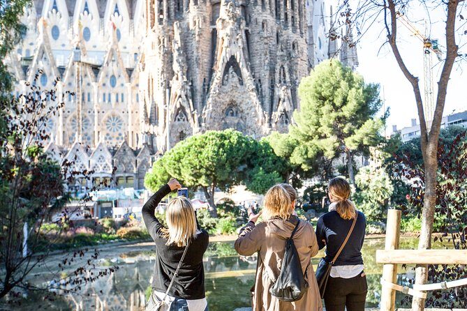 Sagrada Familia guided Tour with a German-Speaking Guide - The 1.5-Hour Guided Visit Inside Sagrada Familia