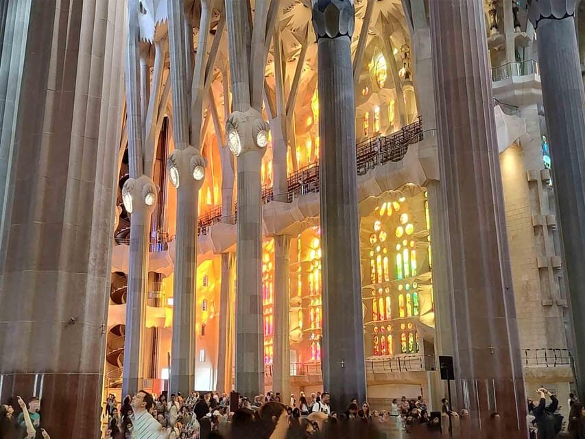 Sagrada Familia Guided Tour with Skip-the-Line Entry Ticket - Free time at the basilica: how to use it well