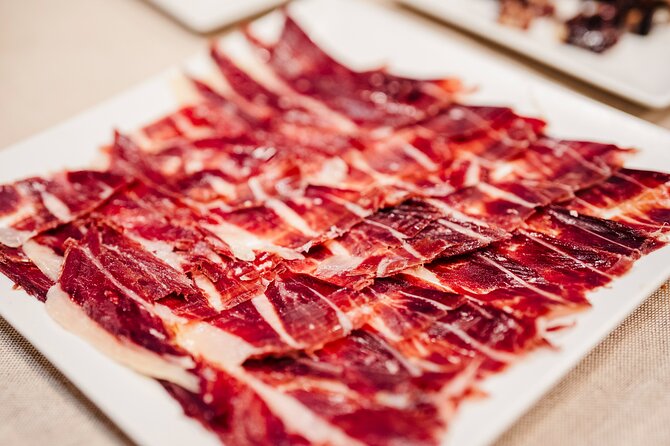 Sagrada Familia Jamón Iberico Masterclass with Wine Tasting - Meet the Expert: How the Class Explains Flavor Differences